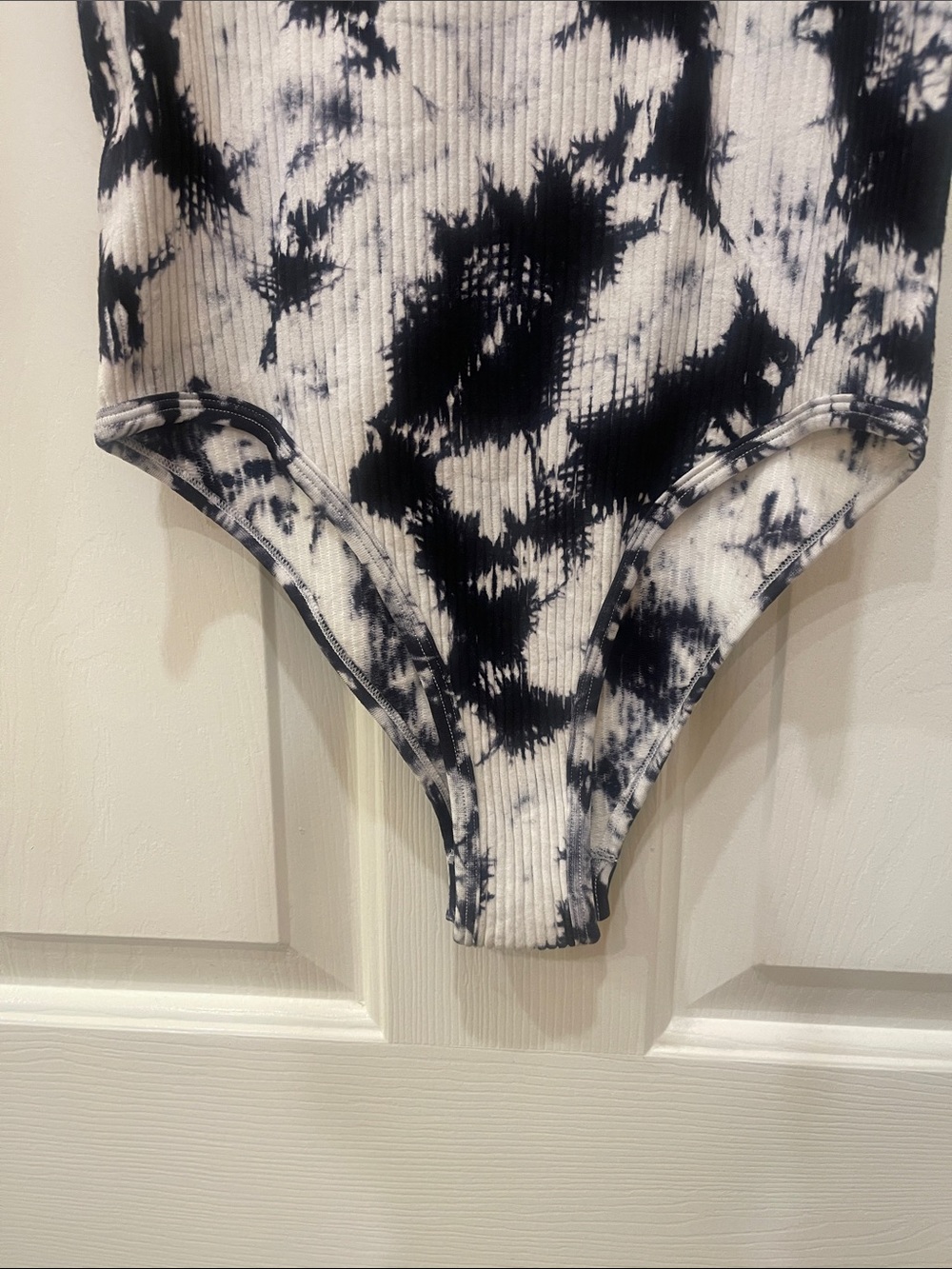 Aura - Tie-Dye Ribbed Scoop Neck Bodysuit S:M/L - Picture 2 of 5